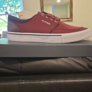 Tommy Hilfiger Men's Red and White Sneakers